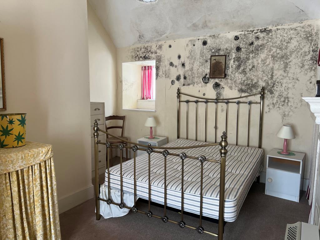 Lot: 48 - TWO PROPERTIES FOR UPDATING WITHIN THE HEART OF POPULAR COASTAL TOWN - Tremel first floor main bedroom